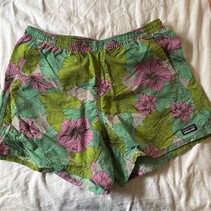 Patagonia 5” baggies tropical print
